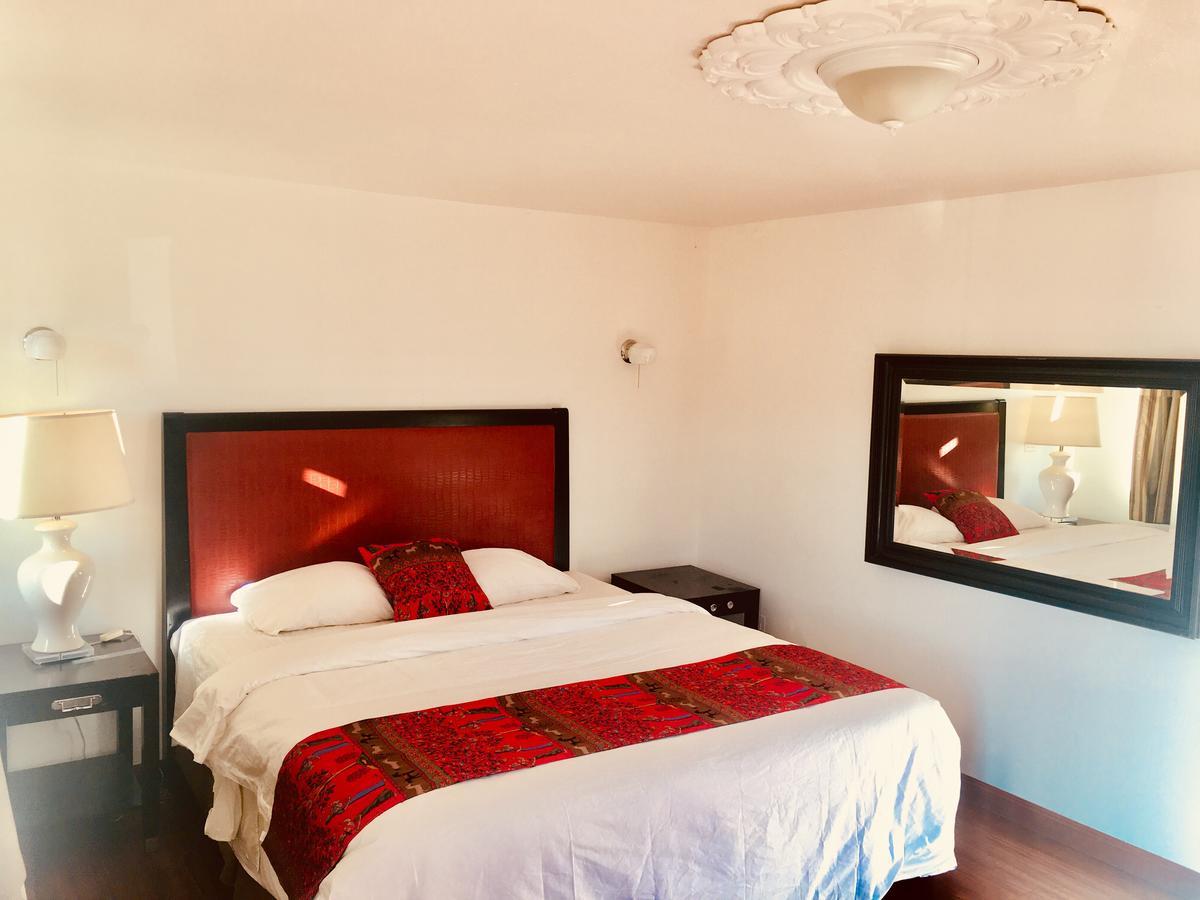 Norwalk Inn & Suites エクステリア 写真