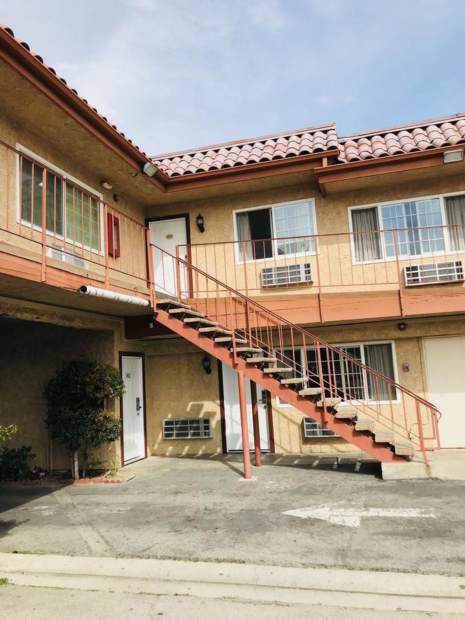 Norwalk Inn & Suites エクステリア 写真
