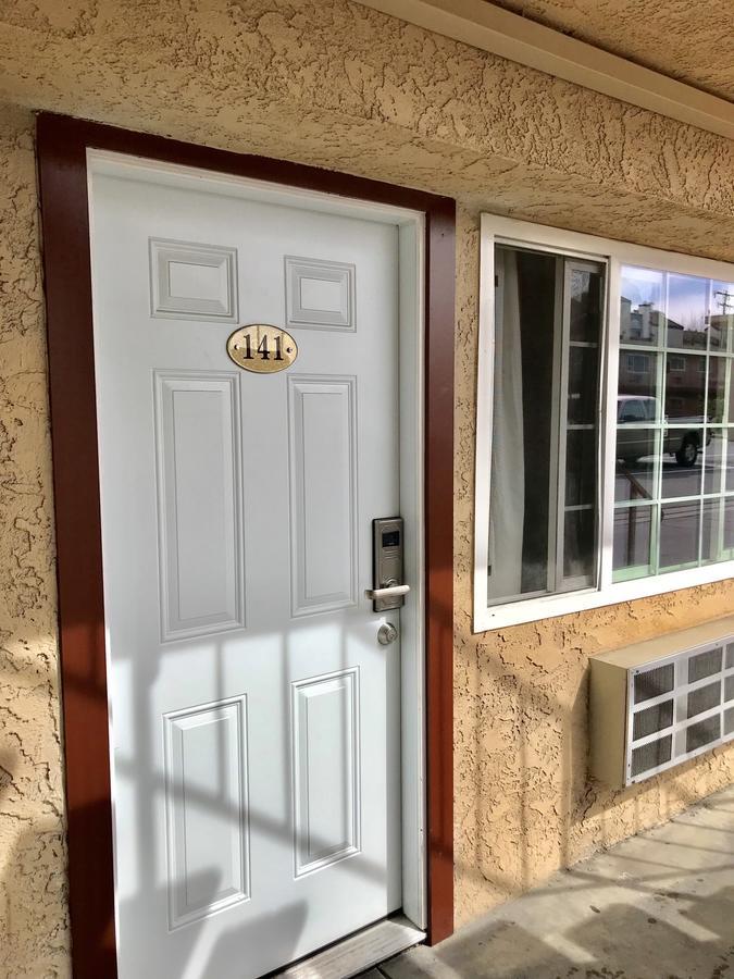 Norwalk Inn & Suites エクステリア 写真