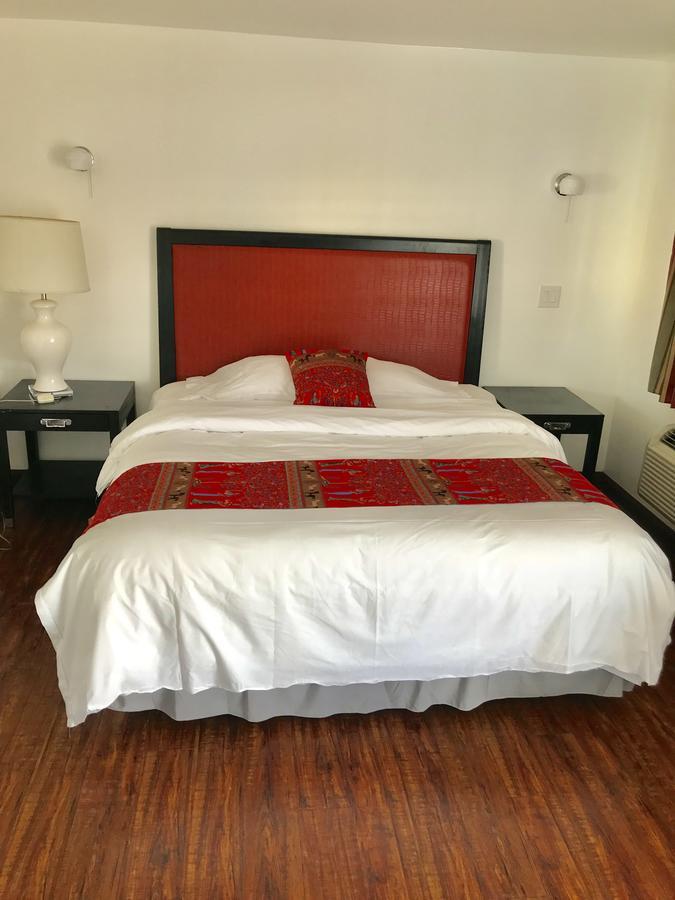 Norwalk Inn & Suites エクステリア 写真