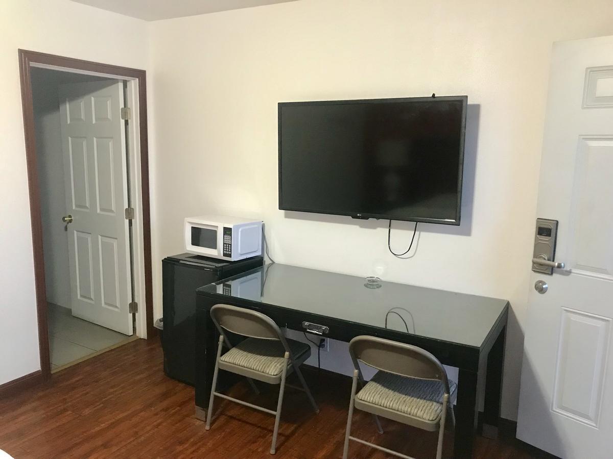 Norwalk Inn & Suites エクステリア 写真