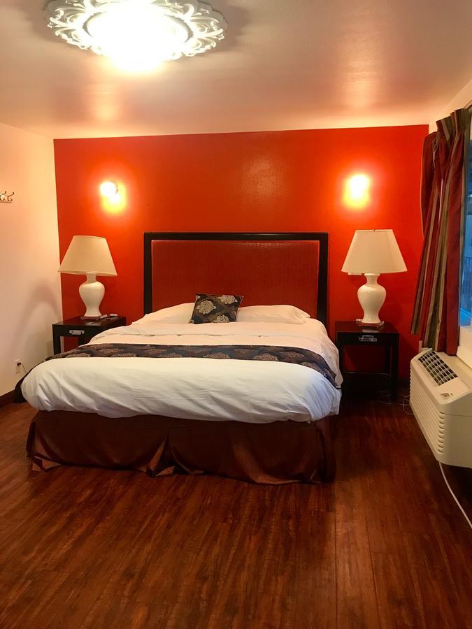 Norwalk Inn & Suites エクステリア 写真
