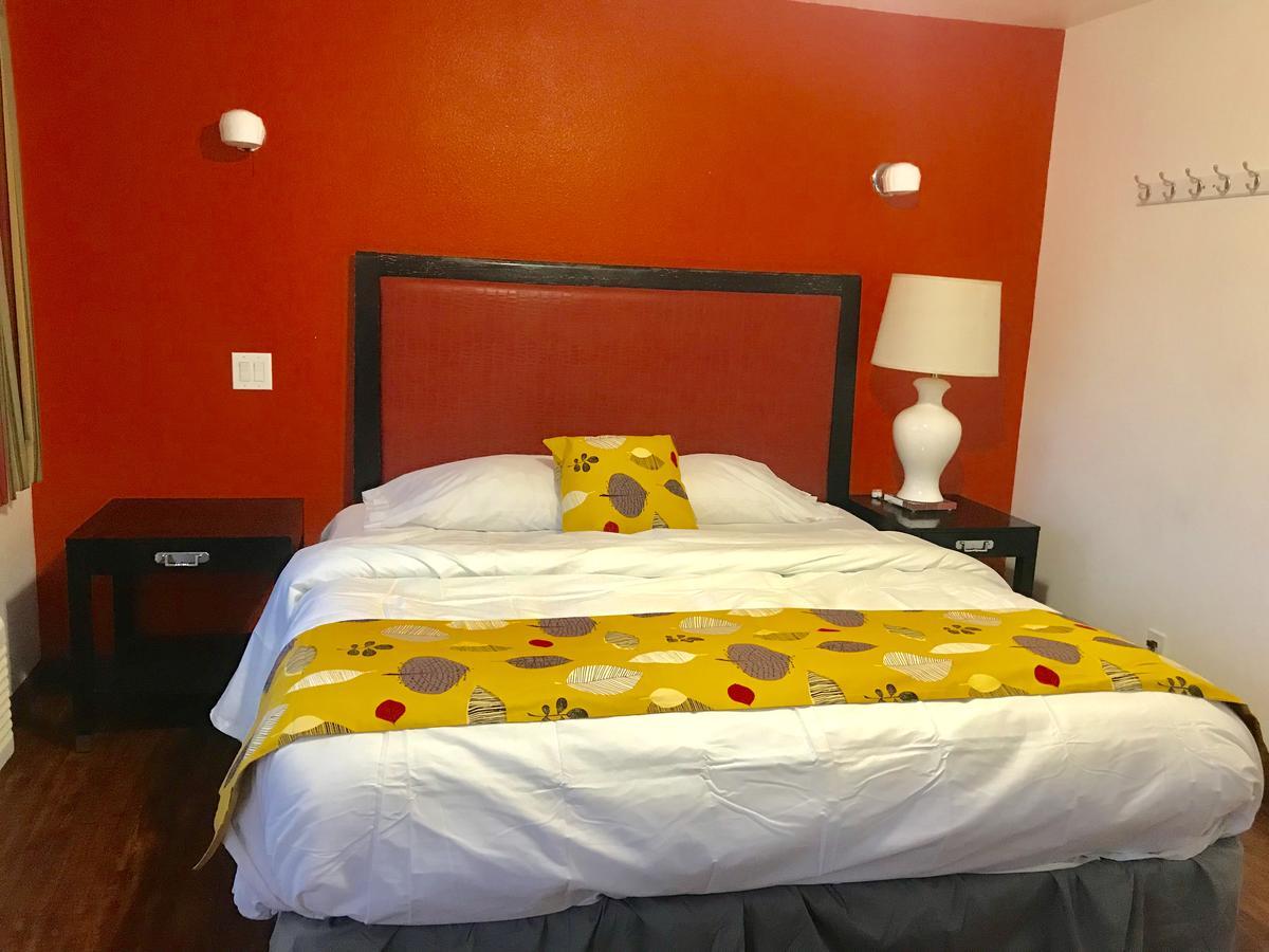 Norwalk Inn & Suites エクステリア 写真