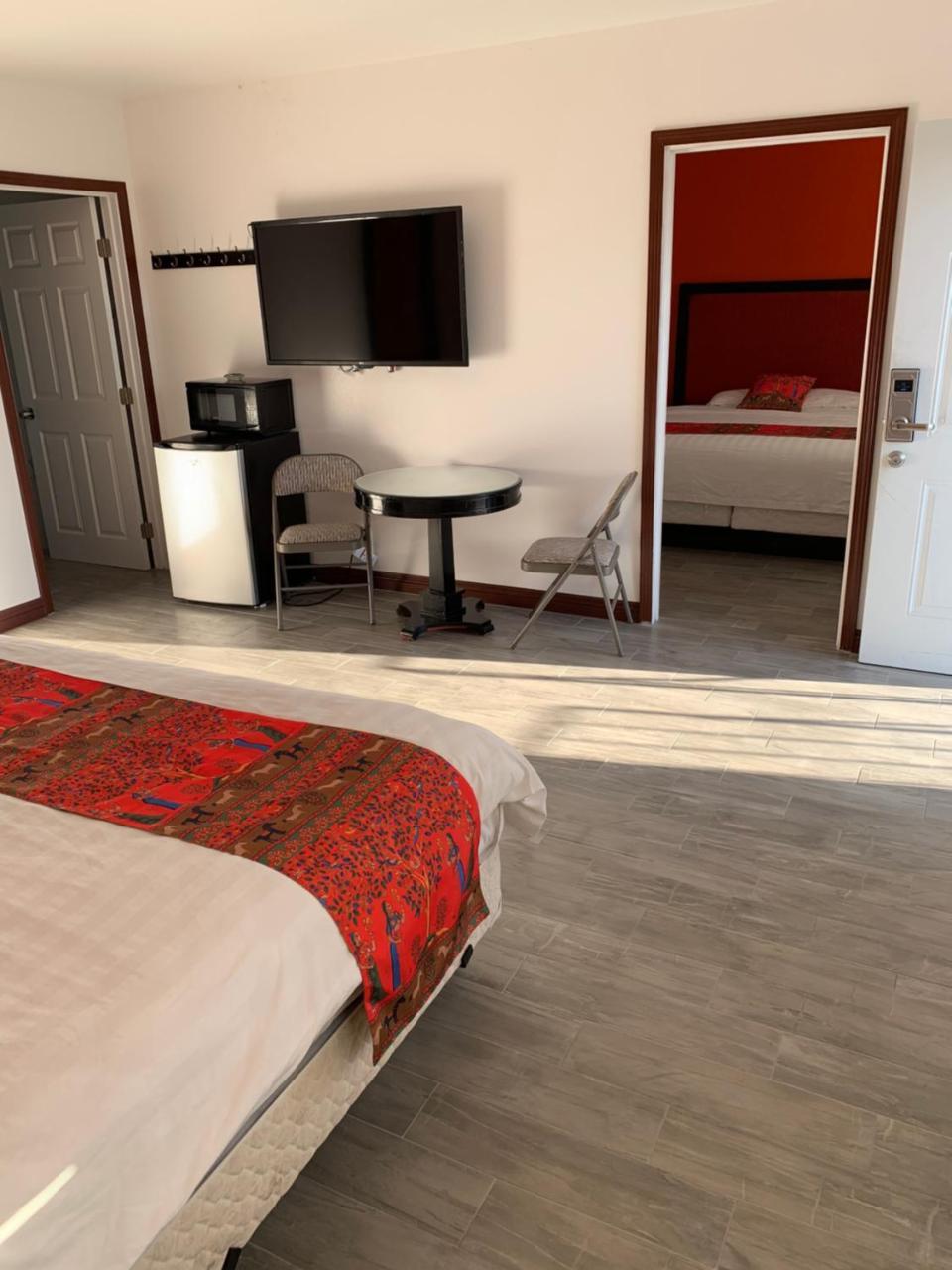 Norwalk Inn & Suites エクステリア 写真
