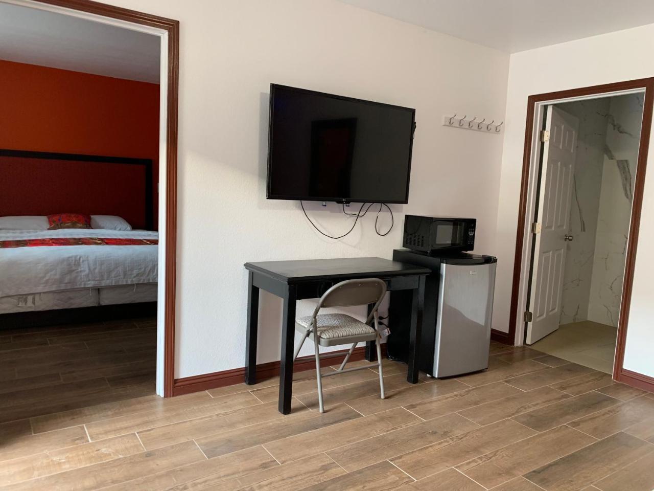Norwalk Inn & Suites エクステリア 写真